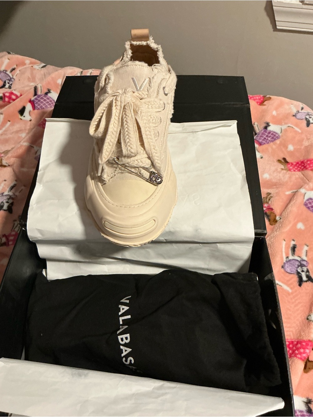 Valibascream Men’s Cream Designer Sneaker